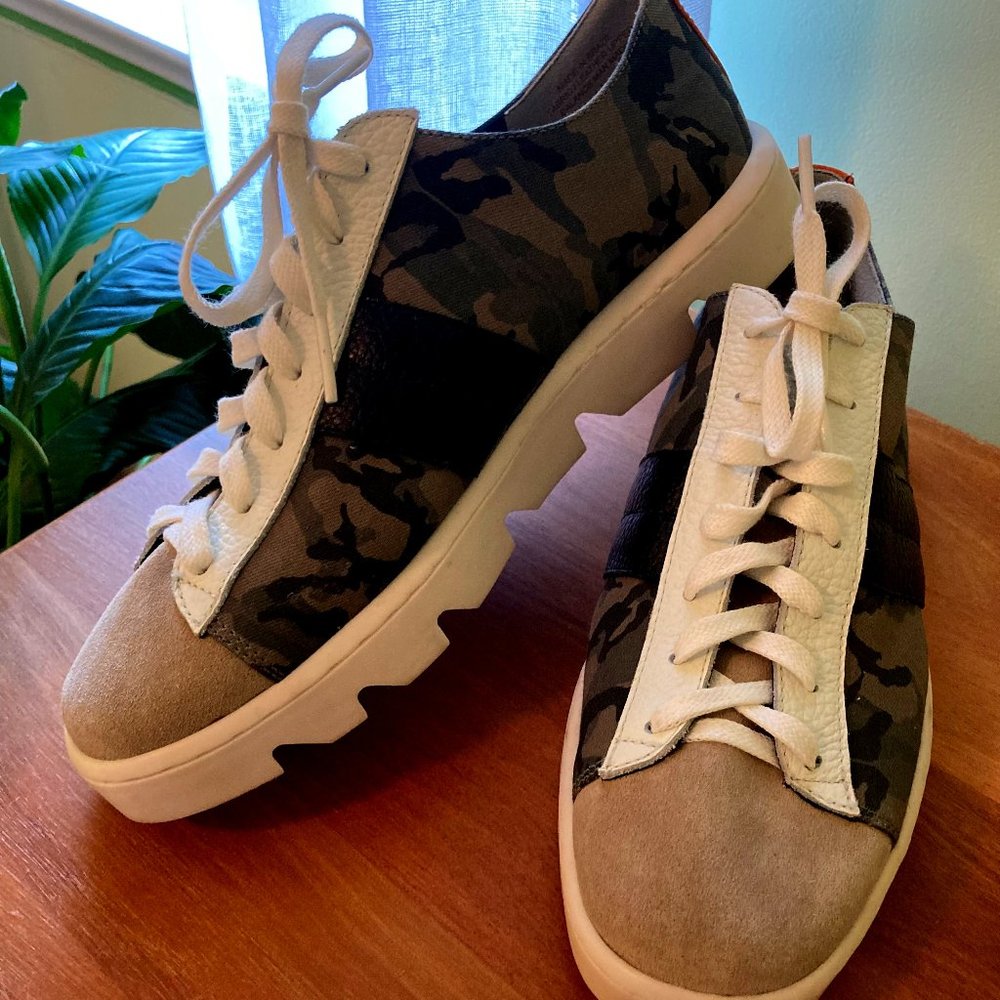 BERNARDO Dakota Camo Platform Lace-up Lowtop Sneakers